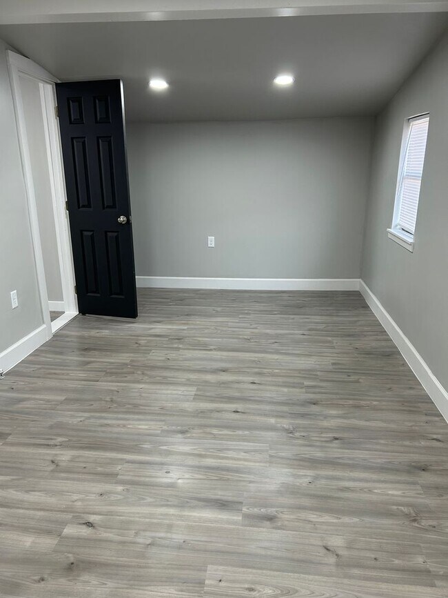 Building Photo - 806 Lexington