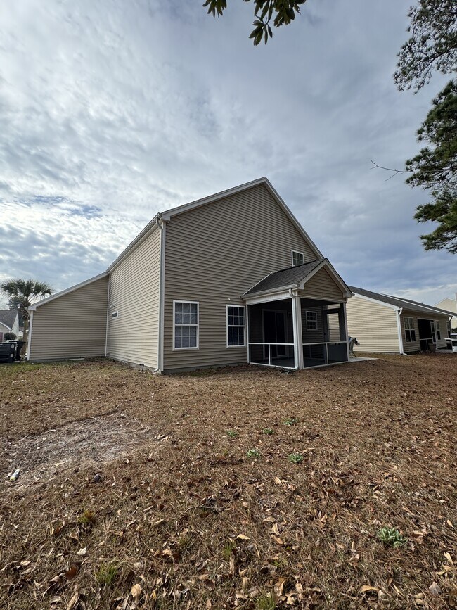 Building Photo - 4529 Farm Lake Dr