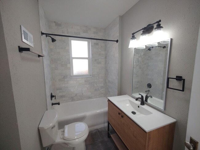 Building Photo - 1173 Moorlands Dr