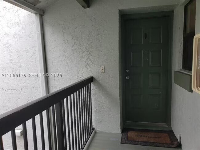 Building Photo - 2970 Carambola Cir N
