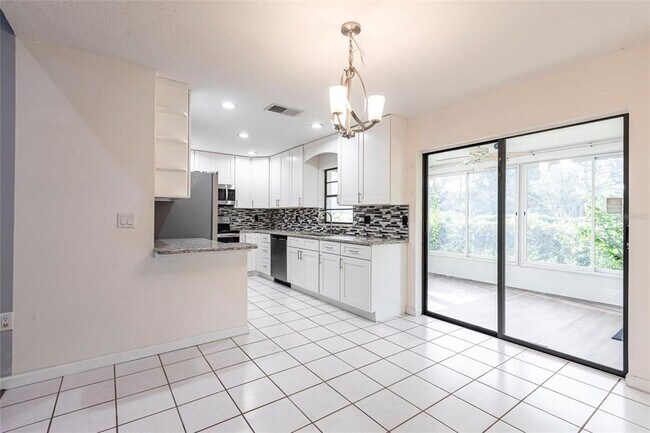 Building Photo - 5846 Deer Hollow Ln E