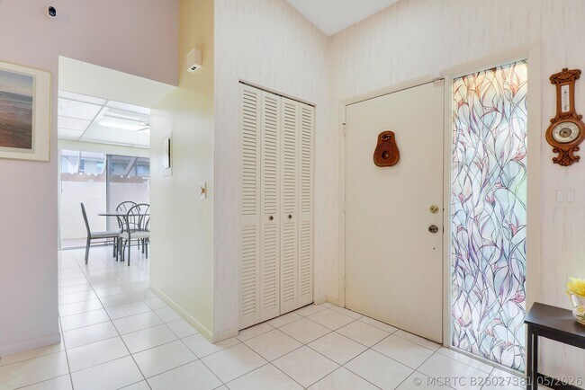 Building Photo - 13759 Date Palm Ct