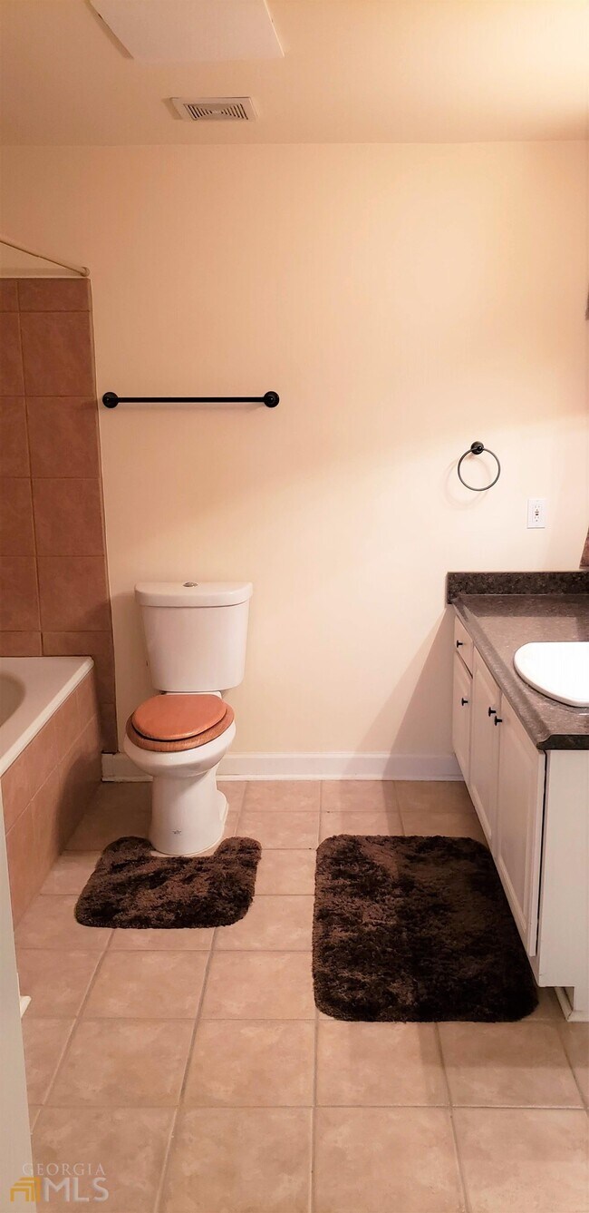 Building Photo - 1101 Juniper St NE