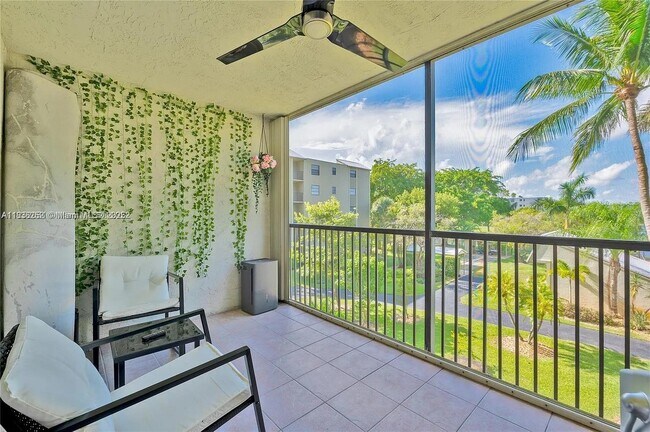 Building Photo - 2205 S Cypress Bend Dr