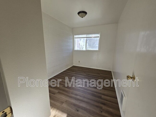 Building Photo - 1663 NE Vine St