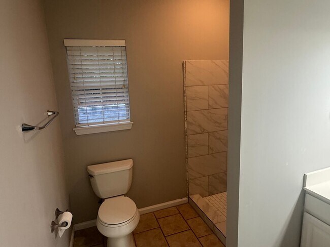 Building Photo - 1601 Deer Valley Dr