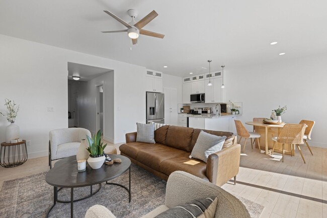 Building Photo - Modern Luxury Townhome in Prime Location –...