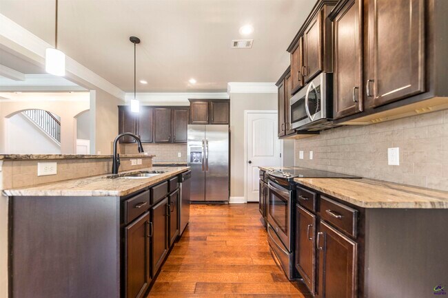 Building Photo - 153 Forestbrooke Way