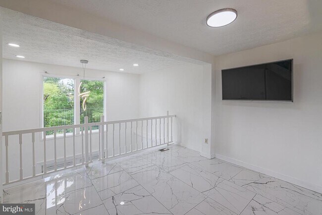 Building Photo - 9 Stillwood Cir