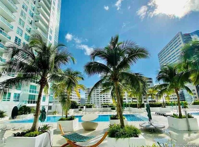 Building Photo - 950 Brickell Bay Dr