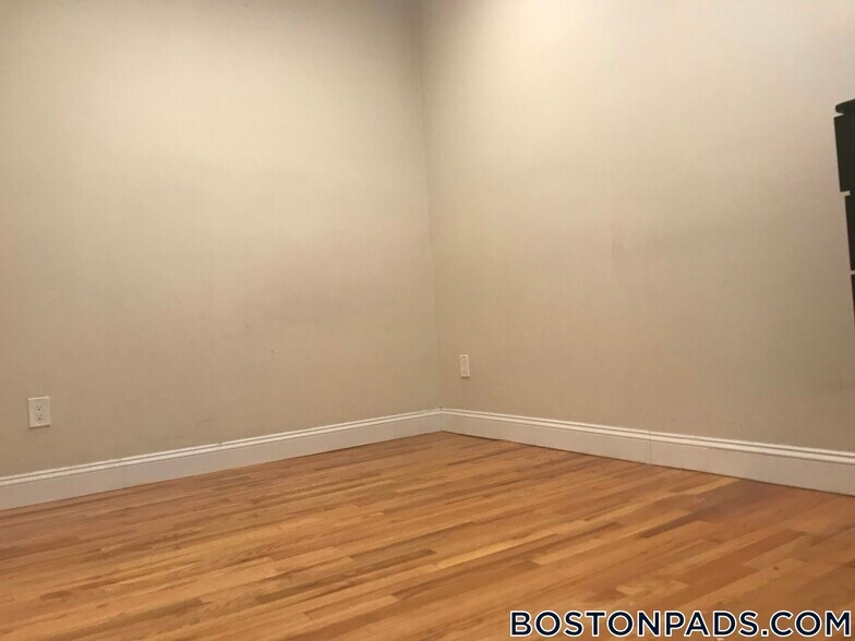 Building Photo - 57 Westland Ave