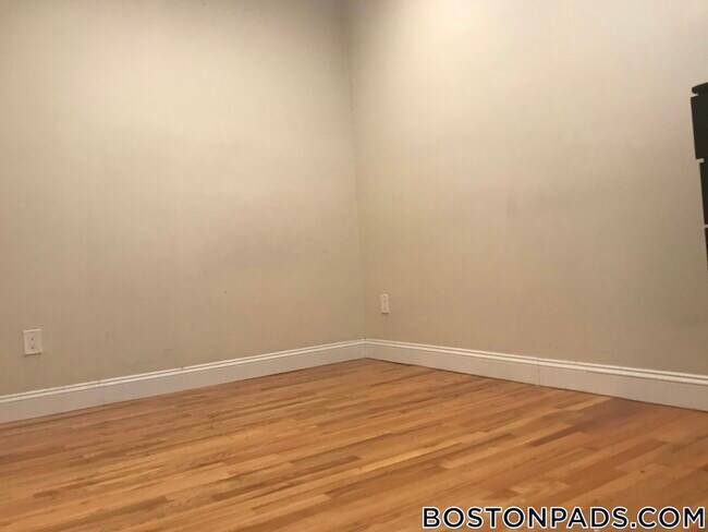 Building Photo - 57 Westland Ave