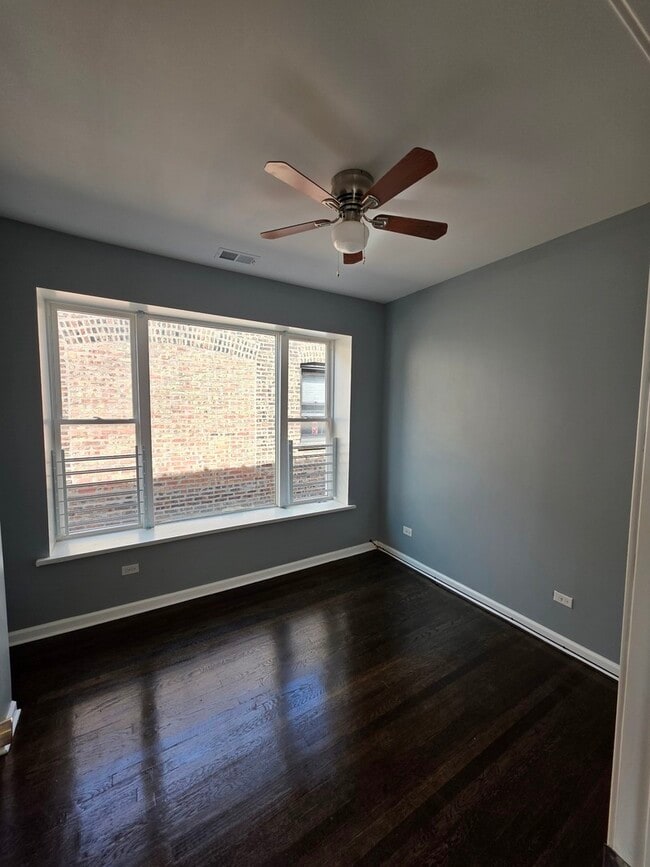 Building Photo - 4040 S Calumet Ave