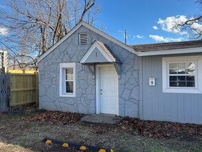 Building Photo - 2 Bedroom 1 Bath Duplex