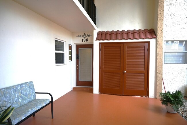 Building Photo - 198 Lake Evelyn Dr