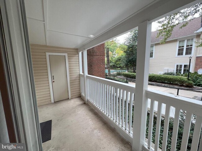 Building Photo - 1504 Lincoln Way