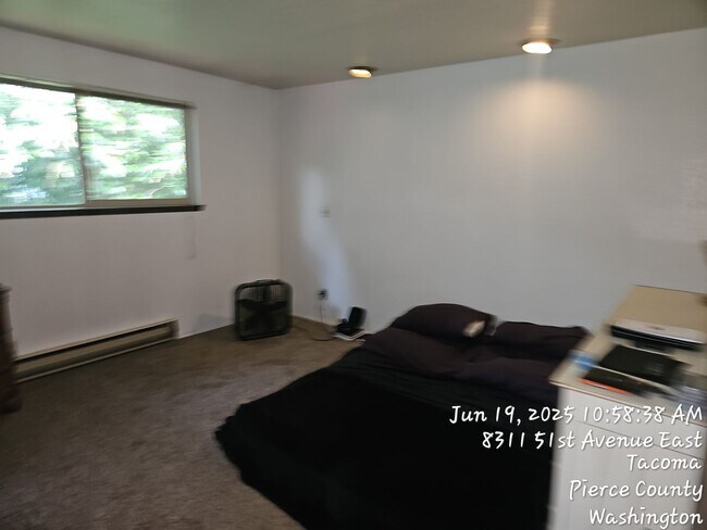 Building Photo - 14734a