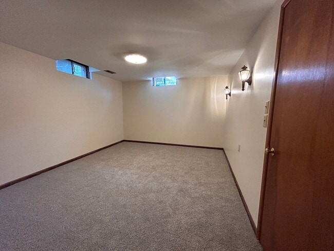 Building Photo - Cute 3 bed 1 bath