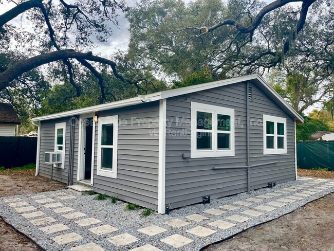 Primary Photo - 2010 E Waters Ave