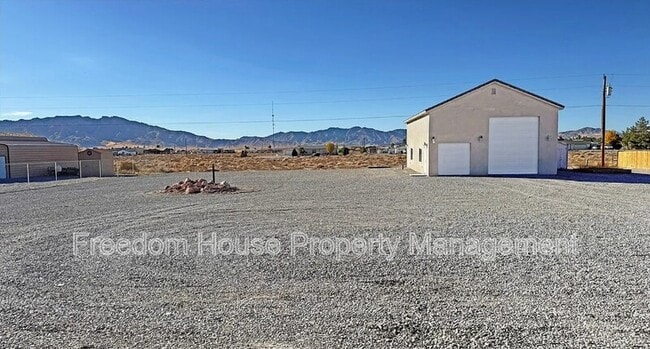 Building Photo - 3580 Prairie Ave