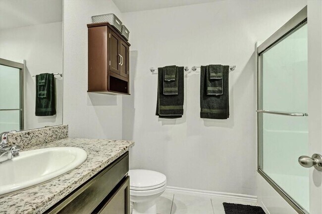 Building Photo - 2322 Sky Crest Dr