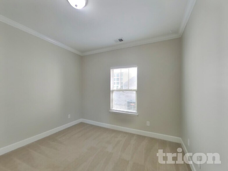 Building Photo - 508 Pleasant St