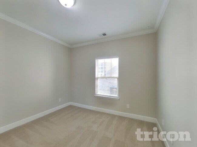 Building Photo - 508 Pleasant St