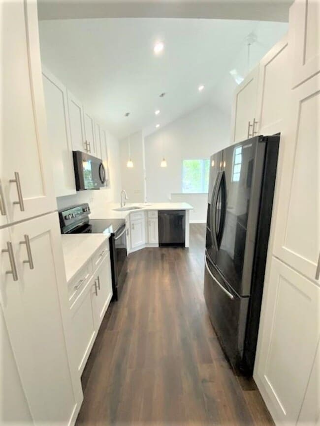 Building Photo - 1 Bedroom 1 Bath Garage apartment with attached 1 car garage
