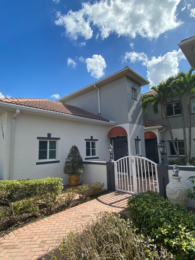 Building Photo - 12101 Santaluz Dr