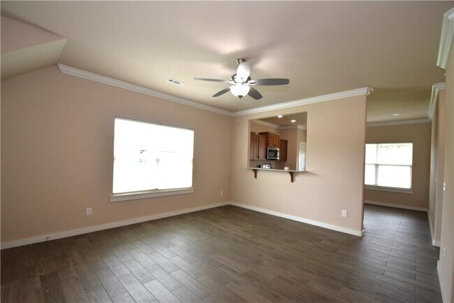 Building Photo - 463 Red Robin St