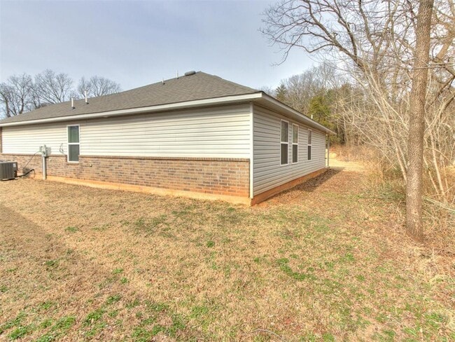 Building Photo - 823 Highgarden Cir