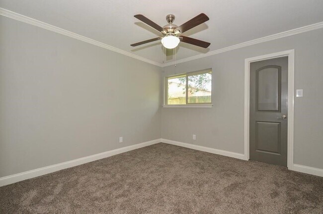 Building Photo - 867 Carlingford Ln