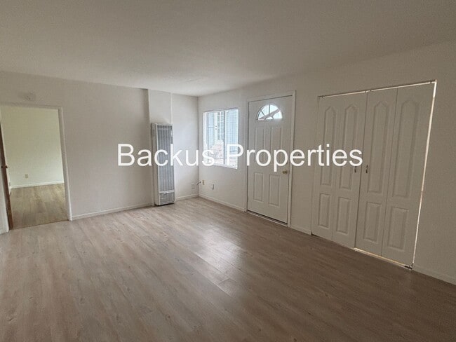 Building Photo - Wonderful two-bedroom unit in Monterey