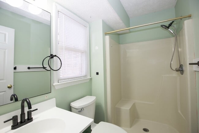 Building Photo - Charming 3 Bedroom Home in Pinehurst with ...