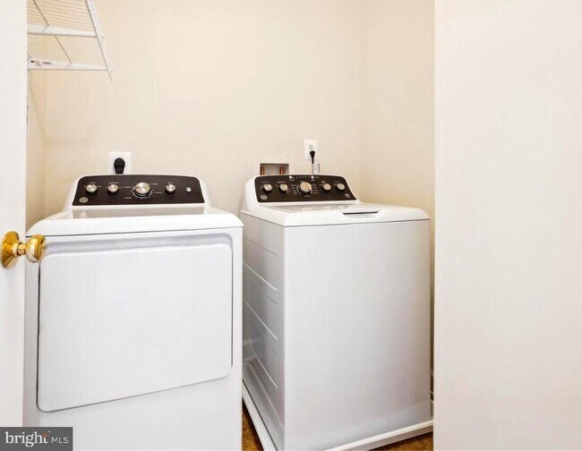 Building Photo - 5033 Softwood Ln