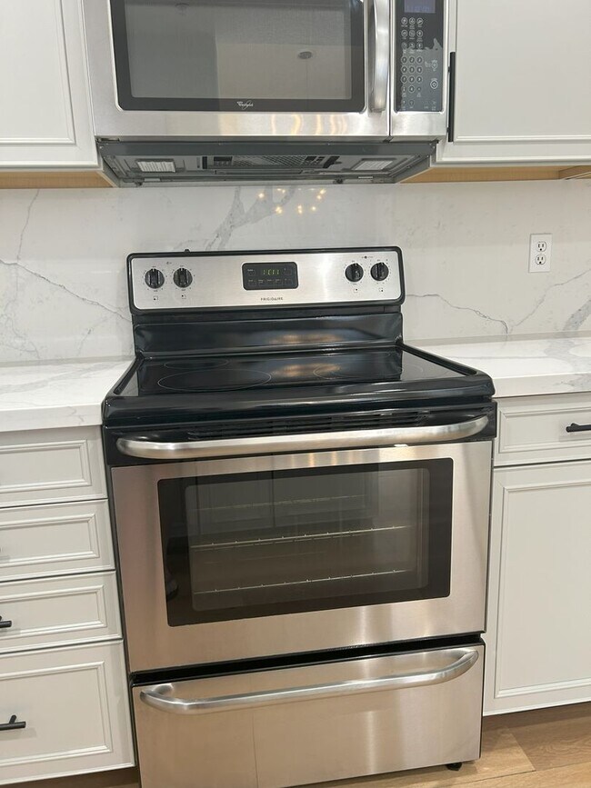 Building Photo - 2 Bedroom/2 bath Condo in the Mission de L...