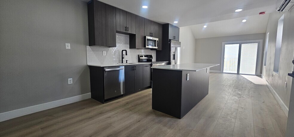 Building Photo - 324 South St