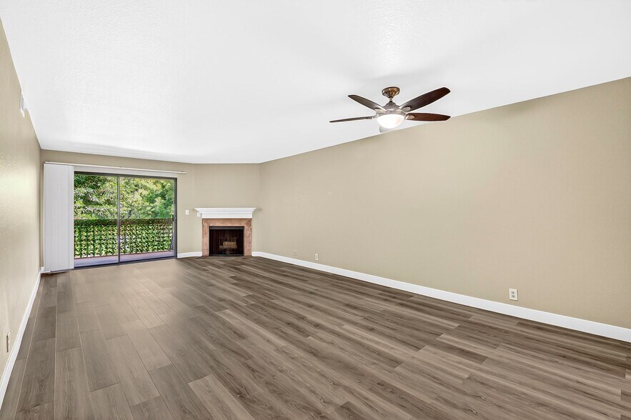 Building Photo - 2001 E 21st St