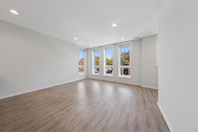 Building Photo - 4904 S St Lawrence Ave