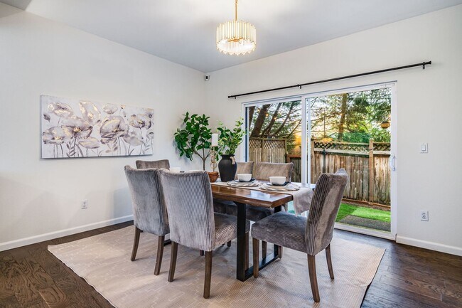 Building Photo - RENOVATED 3 BED, 3 BATH KIRKLAND TOWNHOME W GARAGE & EASY COMMUTE!