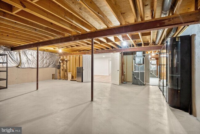 Building Photo - 13647 S Springs Dr