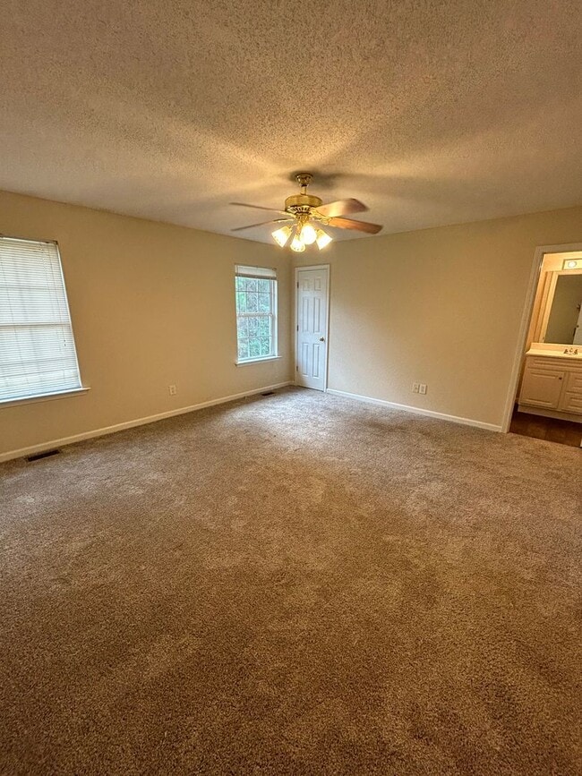 Building Photo - 3/2.5 Nice Townhouse in Armuchee- $1,350