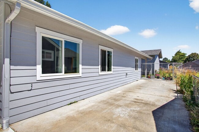 Building Photo - Remodeled open concept home with shop!