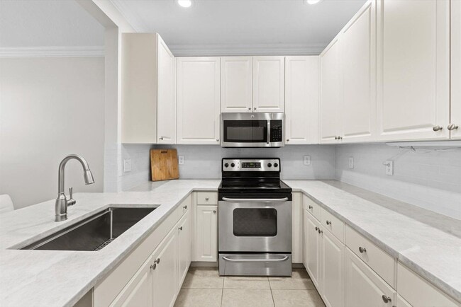 Building Photo - 1460 Corbison Point Pl