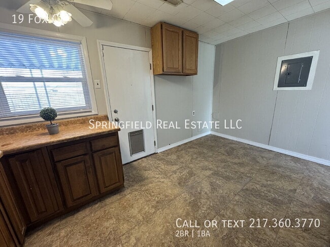 Building Photo - 19 Fox Ct