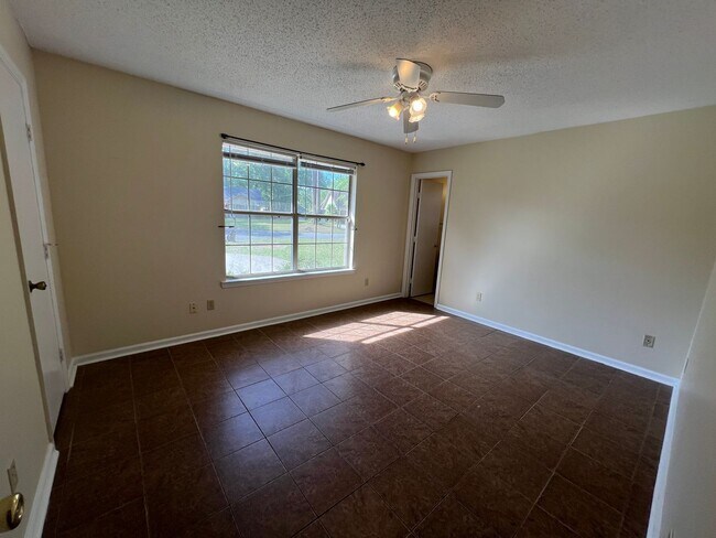 Building Photo - Home For Rent