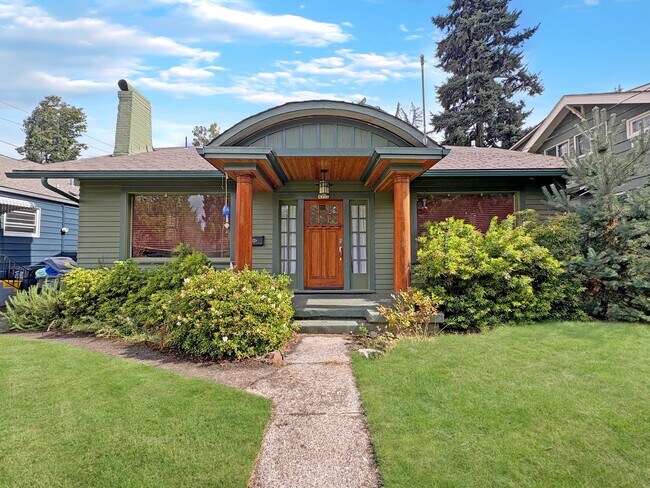 Primary Photo - 4 bed 2 bath NE Portland home