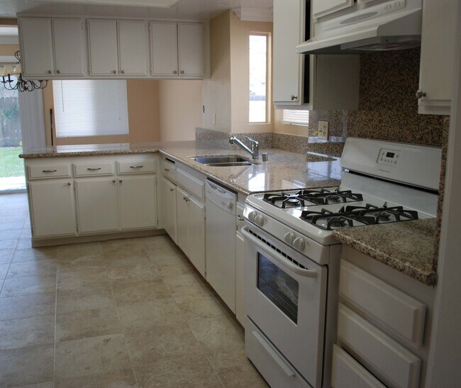 Building Photo - 1712 Glenview Dr