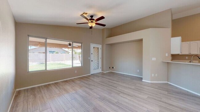 Building Photo - 3830 E Kroll Dr