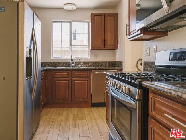 Building Photo - 917 N Ave 51